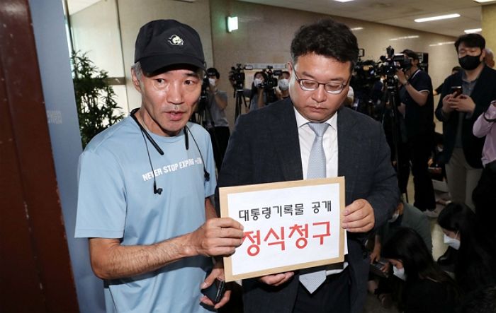 北피격 공무원 유족 측 ‘면담 공개’ 요구에...우상호 “언론플레이 하려 하나”