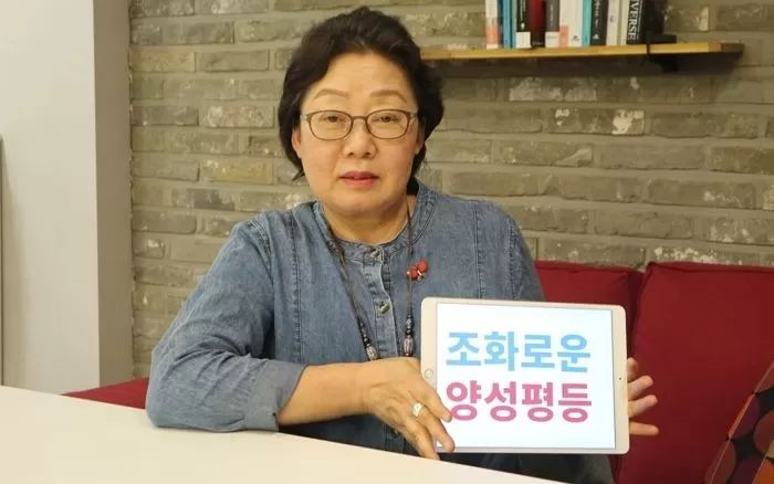 ‘1세대 여성운동가’ 오세라비 “민주당 기존 페미니스트, 개딸과 암묵적 연합”