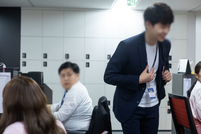 출근한 지 일주일 만에 지각한 신입사원을 직장 상사들이 혼내지 않고 오히려 반긴 이유