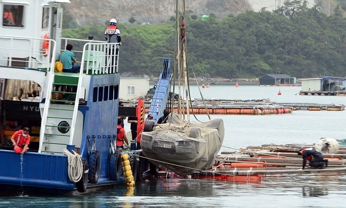 완도서 인양한 아우디 안에서 탑승자 3명 확인...“조유나양 일가족 추정”