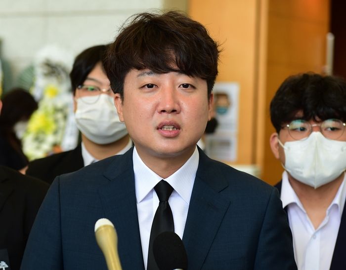 “이준석에게 3년 동안 20회 이상 접대”...성상납 의혹 일은 기업대표의 경찰 진술