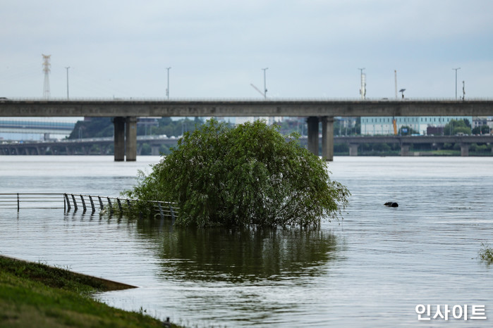 경기 가평서 80대 할머니 급류에 휩쓸려 숨져...이틀간 폭우로 수심 깊어져