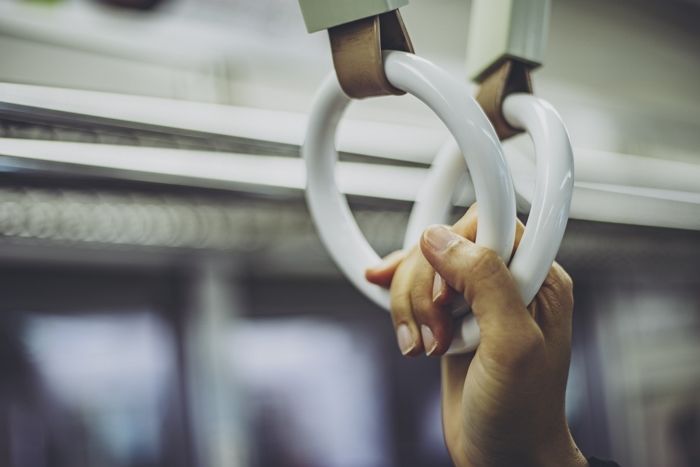 “지하철서 초기 임산부에게 ‘일반석’ 안 비켜줘 진상 취급 당했는데 잘못한 건가요”