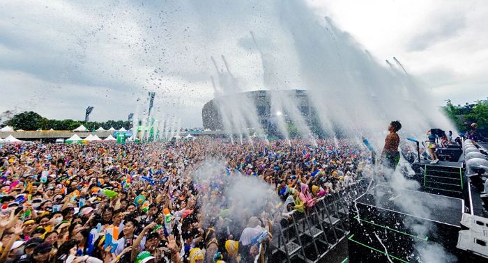 워터밤 ‘광란의 3일’ 이후 참가자들이 잃어버린 물건들을 모아봤다