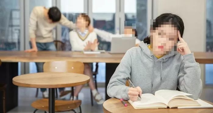 군인들 ‘백일 휴가’ 3개월 동안 나오는 걸로 착각해 ‘군가산점’ 반대 외친 여대생