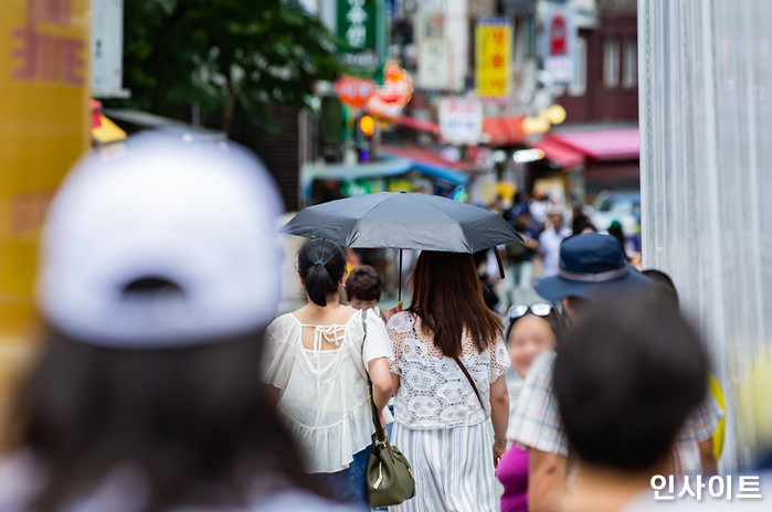 이른 찜통더위에 올해 첫 ‘폭염 사망자’ 발생...온열 질환자 작년 ‘2배’