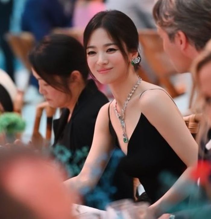 ‘지헤중’ 때보다 살 더 빠진 것 같은 송혜교 최근 근황 (사진)