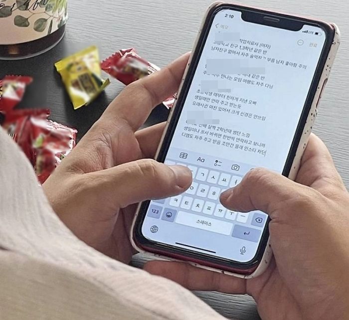 “제 주변 사람들 스마트폰에 ‘메모’한 남친, 소름 돋는데 계속 만나야 하나요?”
