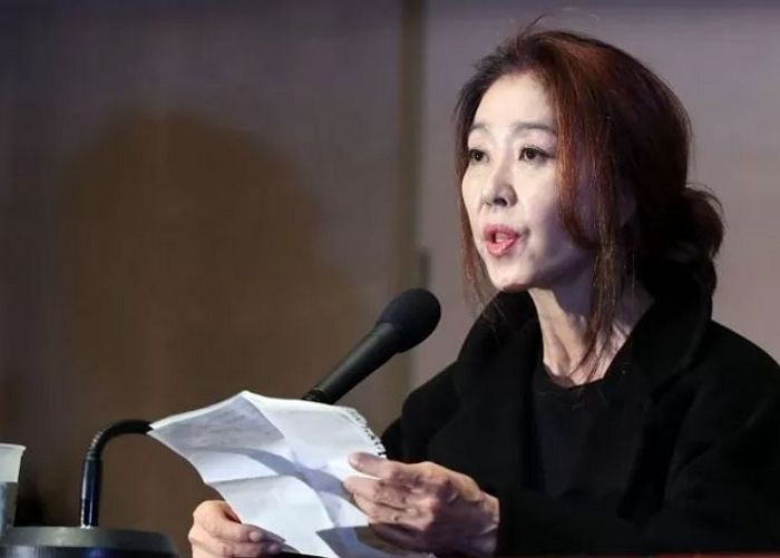 김부선 “이재명 상대 3억 손배소 취하할 것...강용석 꼬임에 넘어가 소송”