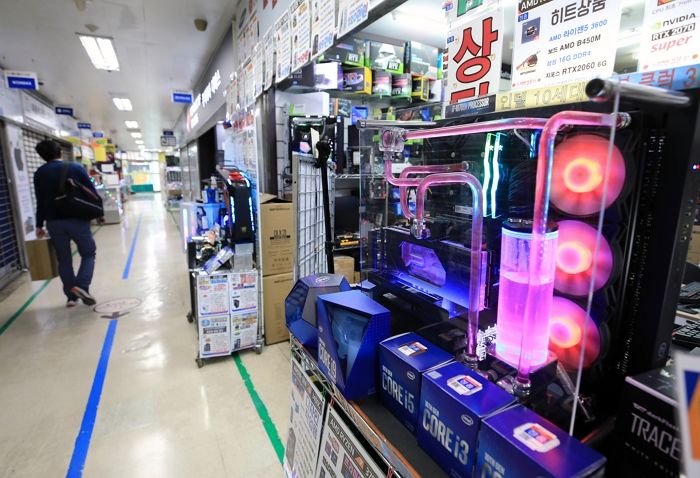 “나간 점포만 30개”...조립 PC 시장 몰락해 찬바람 불고 있는 용산 전자상가 근황