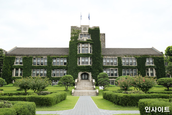 여자화장실 ‘불법 촬영’ 혐의 연대 의대생, 현행범 체포