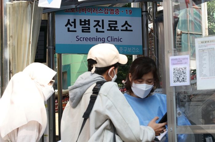 “40일만에 최다”...어제(4일) 하루 국내 코로나19 확진자 1만 8,147명 발생