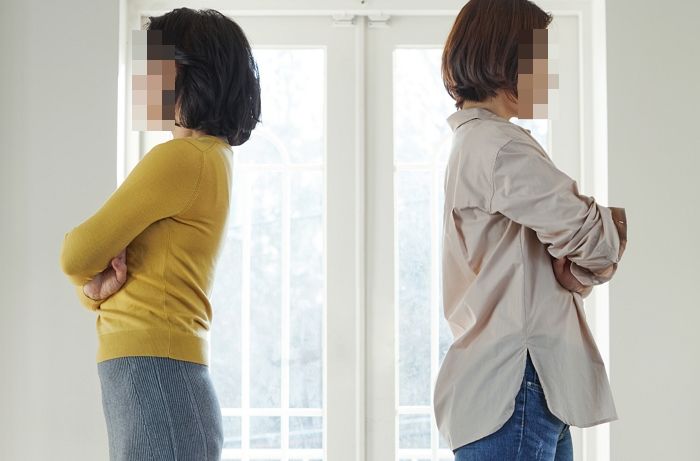 “매뉴얼 숙지하라” 지적하는 14살 어린 직장 상사 머리 쓰레기통 뚜껑으로 후려친 직원