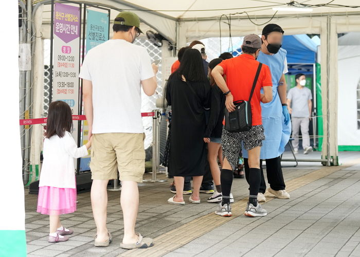 45일만에 다시 2만명대...어제(5일) 하루 국내 코로나19 확진자 2만 286명 발생