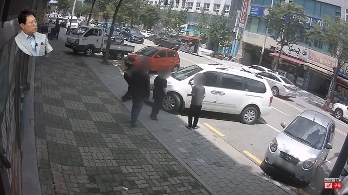 ‘불법주차’ 막는 식당 종업원 차로 들이받은 카니발 운전자가 내려서 한 말 (영상)