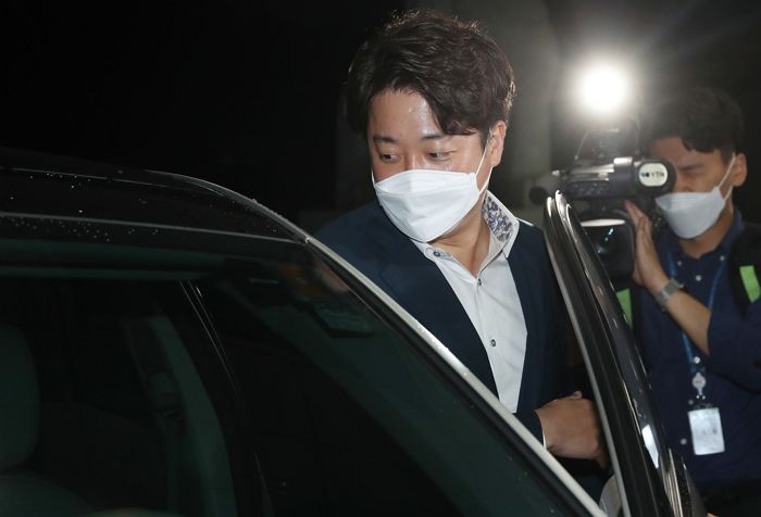 ‘6개월 당원권 정지’ 중징계 받은 이준석이 한밤중 페북에 올린 노래