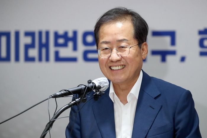 홍준표 “尹 소탈한 모습 신선...과거 어느 대통령에서도 못 봐”