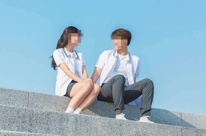 연상 여친과 동거하며 성관계 영상 찍은 남고생...1심 무죄→2심 유죄 뒤집힌 이유