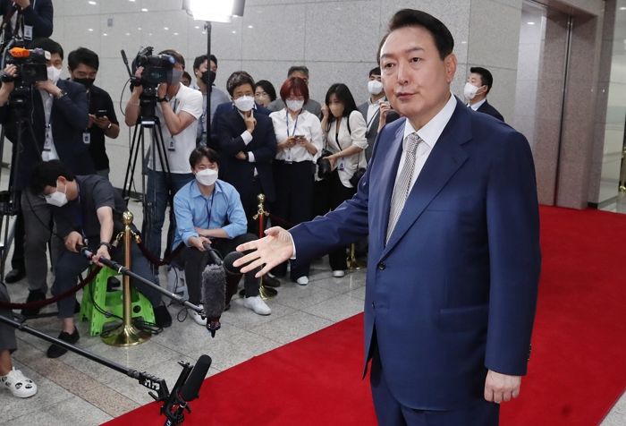 윤석열 대통령 국정수행 부정 평가, 첫 60%대 돌파