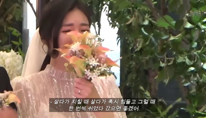 “살다 지칠 때 내게 와 쉬어”...이해리 펑펑 울린 17년 지기 강민경의 감동 축사 (영상)