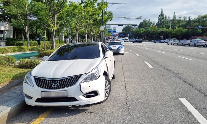 벤츠와 사고나자 그랜저 버리고 도망친 운전자가 30시간 만에 경찰에 자수하며 한 말