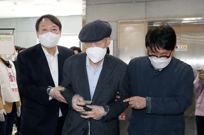 윤 대통령, 91세 부친 용산 집무실 초대해 저녁 만찬