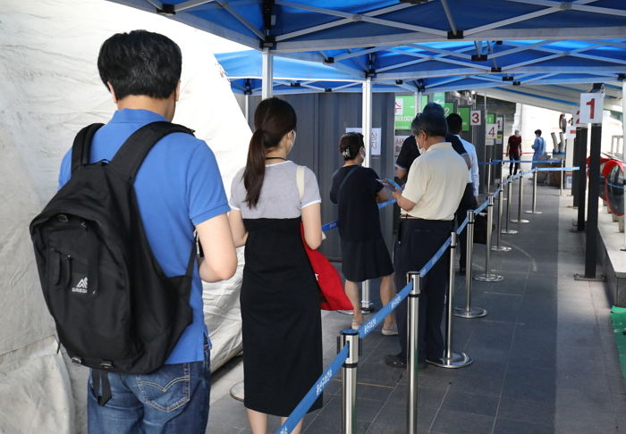 어제(12일) 신규 확진자 4만 266명...63일 만에 다시 4만명대