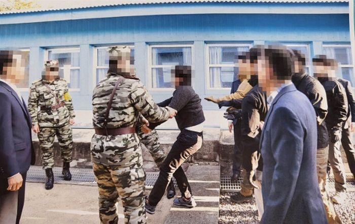 ‘탈북 어민 강제 북송’ 논란 문재인 전 대통령, 살인미수로 고발 당했다