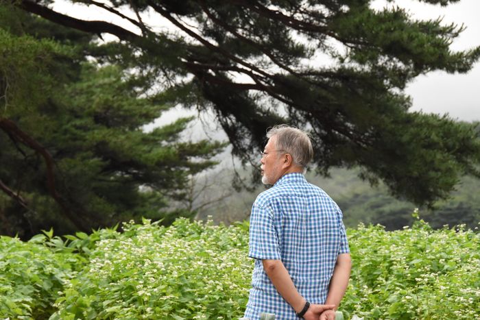 文 전 대통령 측, 사저 앞서 시위하는 ‘보수 성향’ 유튜버 고소