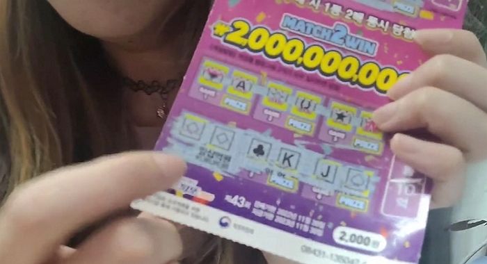 생방송 도중 스피또 복권 당첨돼 20억 주인공 된 트위치 스트리머