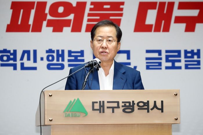 홍준표, ‘강제북송 논란’ 文정부 겨냥 “북한 2중대...비인간적”