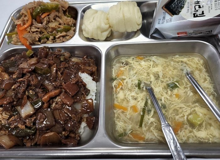 고생하는 선배님들 위해 취사병들이 정성껏 만든 예비군 부대 점심밥 근황