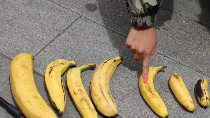 거리에서 만난 남미 여고생들에게 가장 선호하는 ‘바나나 사이즈’를 물어봤더니..(영상)