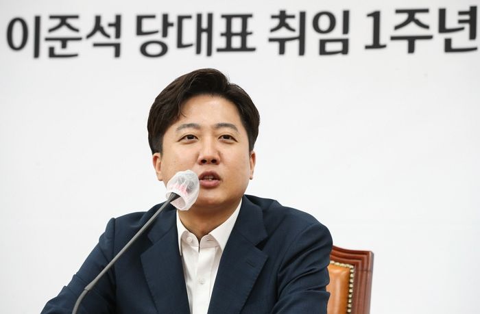 ‘당원권 정지 중징계’에도 이준석, 차기 당대표 적합도 1위