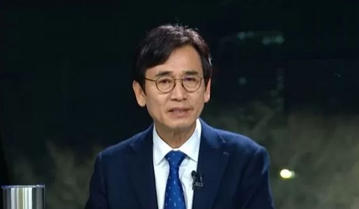 윤 대통령 공개 비판한 유시민 “지금 대통령 없는 거와 비슷한 상태...존재감 없다”