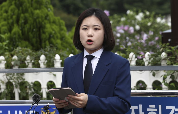 박지현, 민주당 의원들에게 ‘장소대관’ 거절 당해 국회 분수대서 전당대회 출마 선언