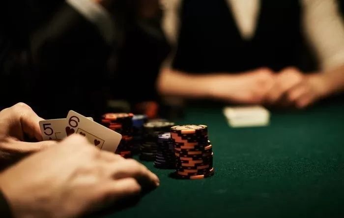 불법 도박으로 ‘1억4천만원’ 땄다고 자랑하더니 2시간 만에 탕진한 도박사