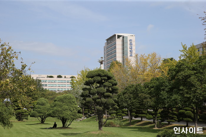 경찰, ‘인하대 여대생 사망’ 사건 피의자 긴급 체포...“‘강간치사 혐의’ 적용”