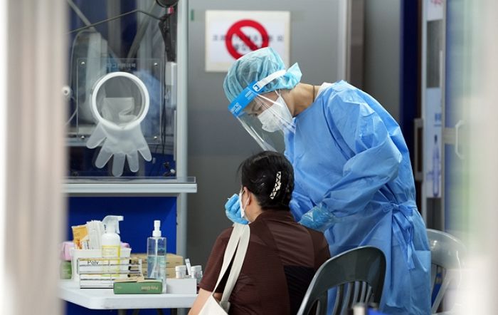 어제(15일) 코로나19 확진자 4만 1310명...‘66일만에 최다’