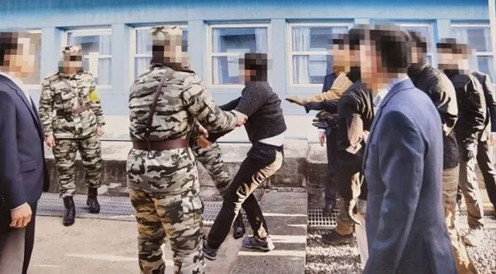 통일부 “탈북어민 북송 당시 영상 존재...공개여부 검토중”