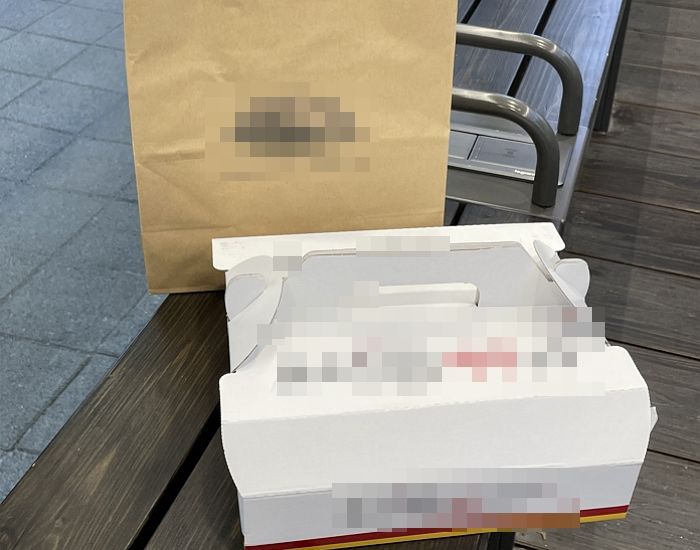 “현대백화점 푸드코트서 ‘새우강정’ 2만원어치 샀는데 포장 뜯어보고 실망했습니다”