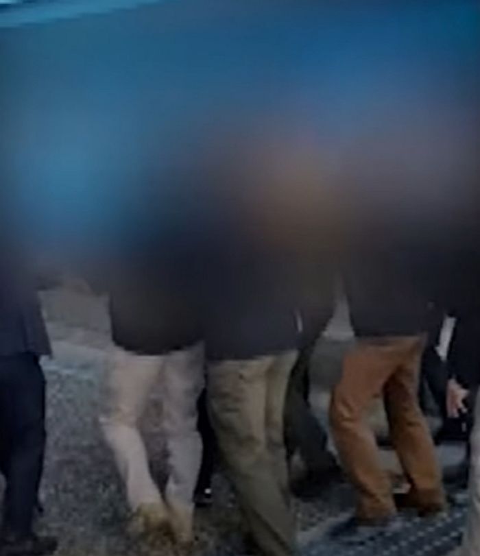 분계선 앞 버티는 탈북 어부 “야 놔봐” 붙잡아 끌고 가...‘강제 북송’ 당시 현장 (영상)