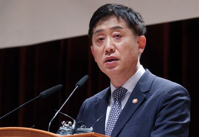 세금으로 빚 탕감 논란에...금융위원장 “따뜻한 마음으로 이해해 달라”