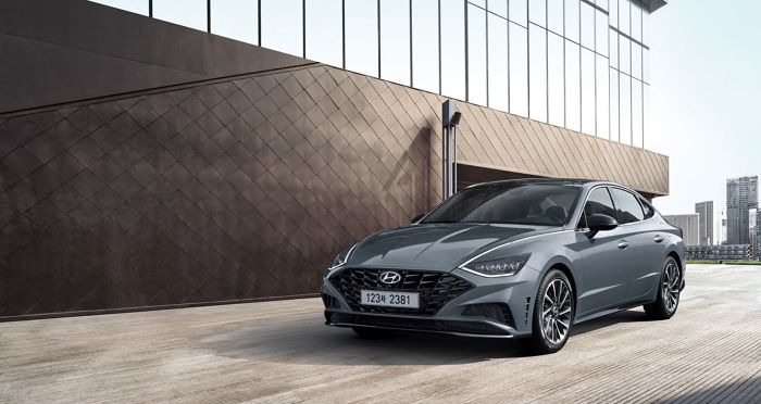 쏘나타의 연식변경 모델인 현대자동차 ‘2023 쏘나타 센슈어스’