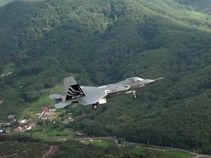국산 전투기 ‘KF-21’ 보라매, 첫 비행 시험 성공...세계 8번째 초음속 전투기 개발