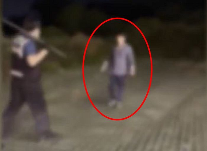 범인이 23cm짜리 흉기로 난동 부리는데도 ‘테이저건’ 안 쏘고 경찰봉으로 제압한 경찰