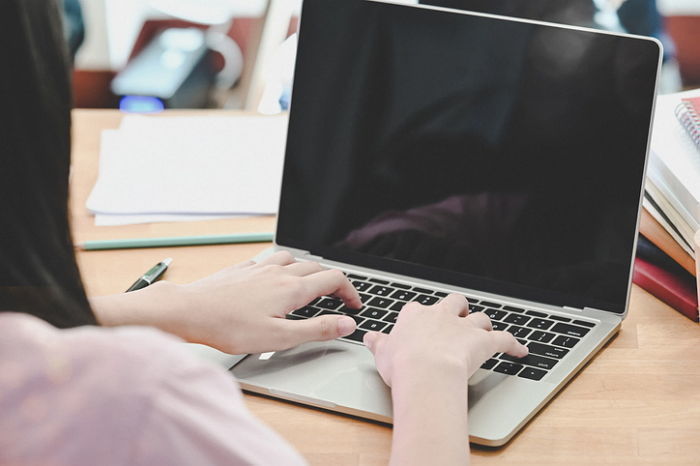 공무원 62만명 업무용 PC, 2027년까지 ‘노트북’으로 바뀐다