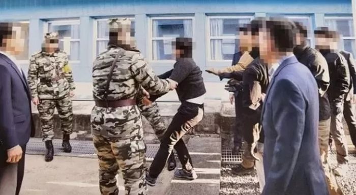 文 정부, 탈북 어민 북송 통지문 보낸 지 2시간 만에 김정은에 ‘부산 초청 친서’ 전달