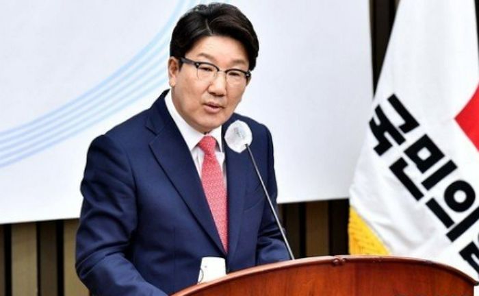 권성동, 연설 중 ‘문재인’ 16차례 언급...“민생고통의 주범” 비판