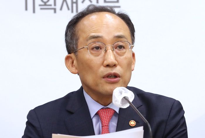 윤 정부, 직장인 부담 줄이기 위해 소득세 개편...연봉 7800만원이면 최대 54만원 감소